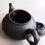 Чайничок із чорної глини з металевим ситом для чайної церемонії "Гілка Сакури" (330мл)